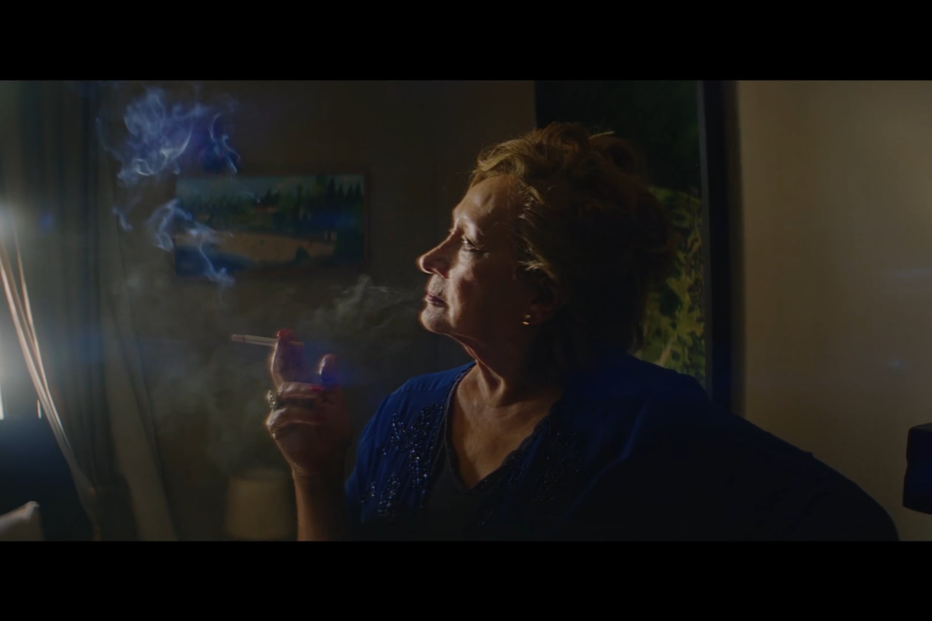 La directora parte de alguien real y concreto, su abuela, para crear una película con forma de rompecabezas.