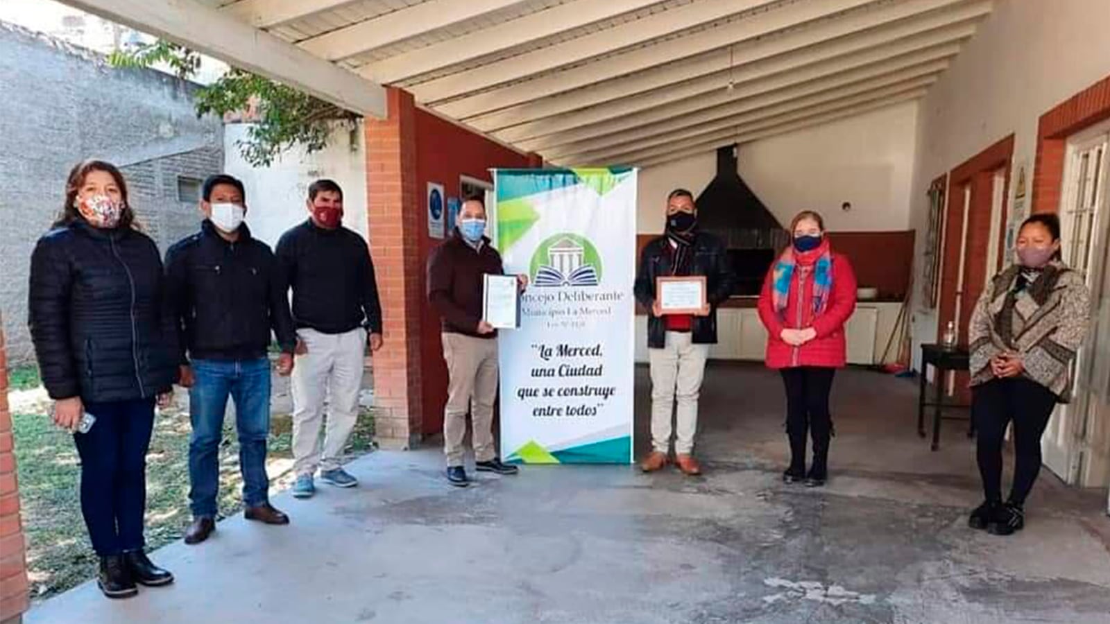 Luis Chocobar junto a los ediles merdeceños. 