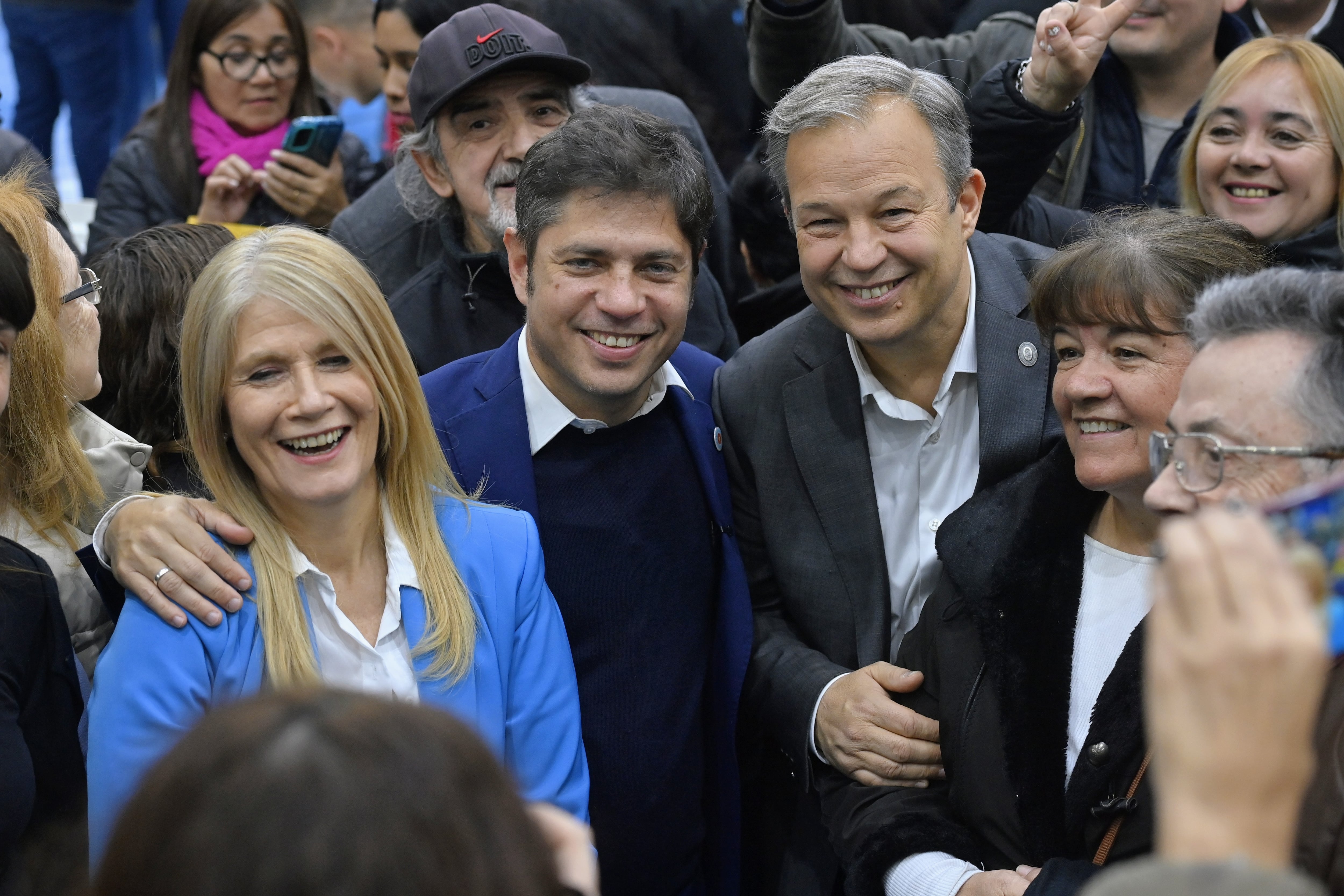 Axel Kicillof junto a Verónica Magario y Mariano Cascallares en Almirante Brown. 