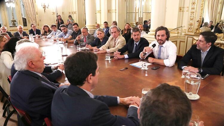 Santiago Cafiero toma la palabra en el encuentro de hoy en Casa de Gobierno.