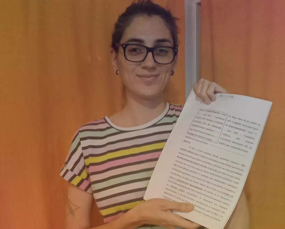 Aldana Cuello, docente despedida de un colegio católico.