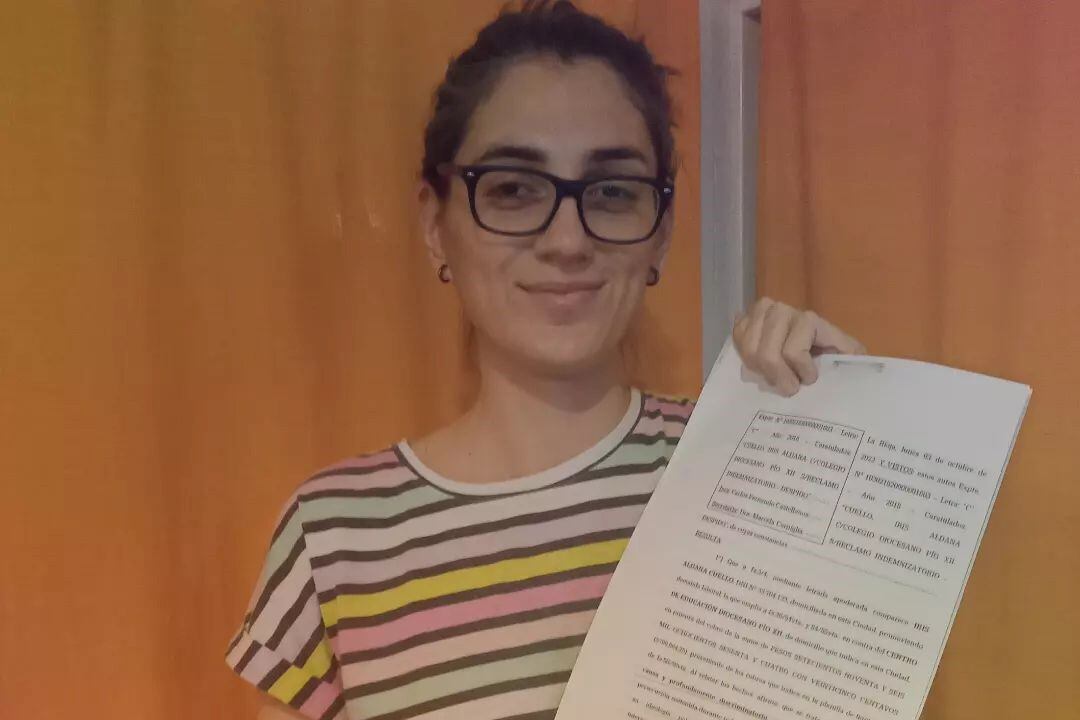 Aldana Cuello, docente despedida de un colegio católico.