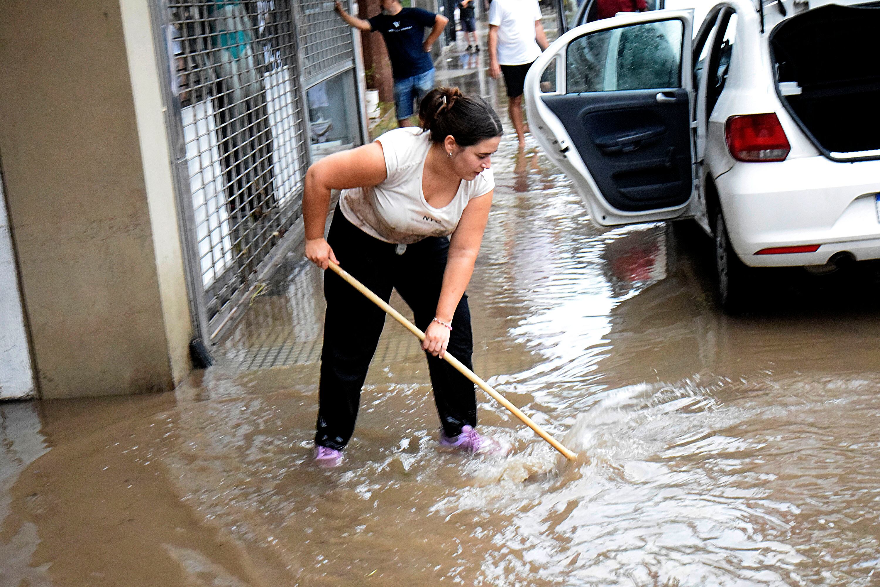 La caída en pocas horas de más 350 milímetros de agua dejó una situación caótica para los habitantes