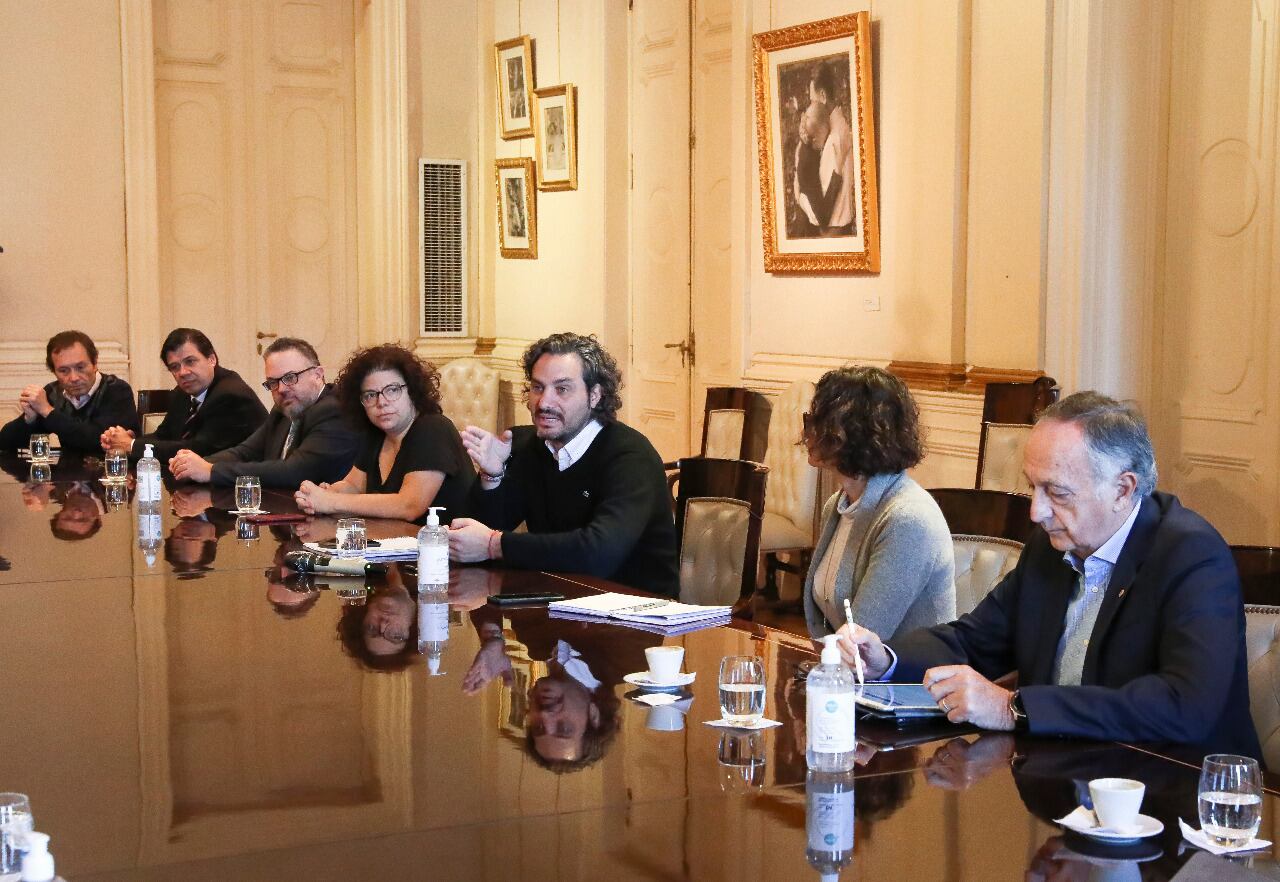 El encuentro coordinado por Santiago Cafiero con el gabinete económico se desarrolla en la Casa Rosada.