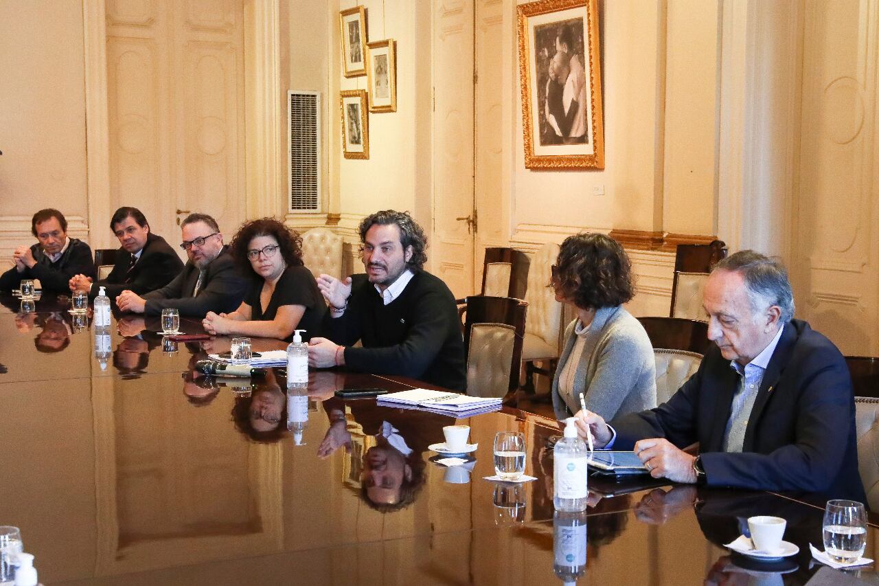 El encuentro coordinado por Santiago Cafiero con el gabinete económico se desarrolla en la Casa Rosada.