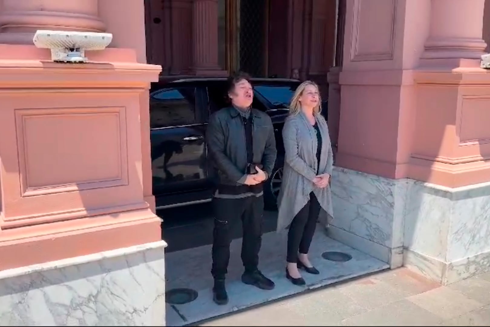 Los hermanos Milei, este domingo en Casa Rosada. 