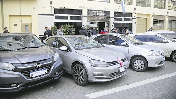 Los autos secuestrados ayer por la policía en la causa.