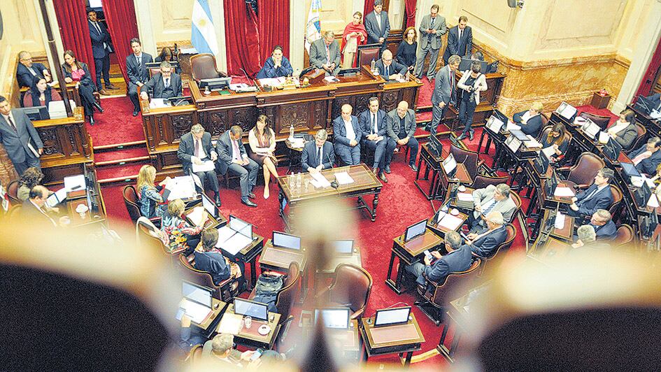 El jefe de Gabinete, Marcos Peña, en su última visita a la Cámara alta.