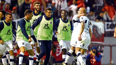 El encuentro tuvo muchos atractivos en la noche marplatense.
