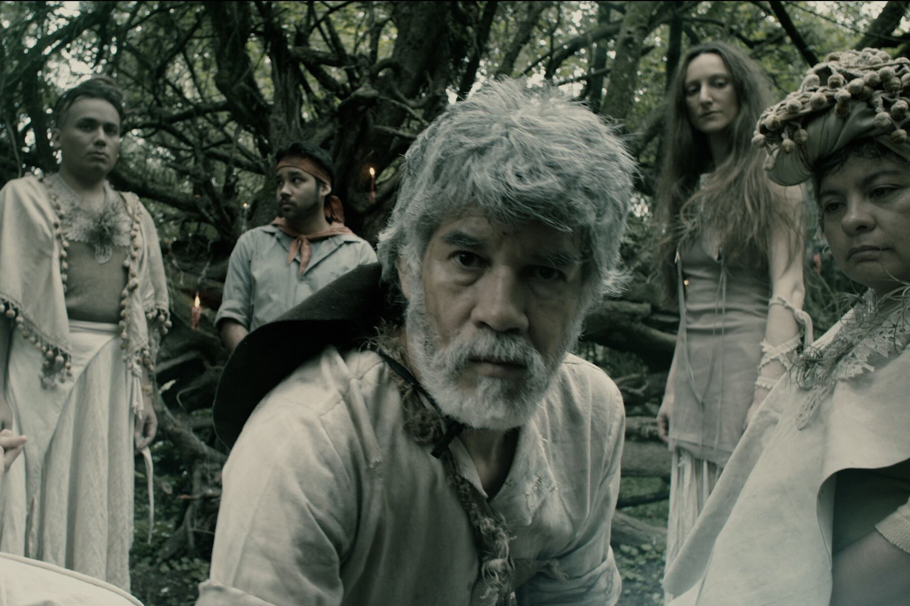 Celso Franco y Jorge Román en el campamento de las Hijas de la Alquimia.