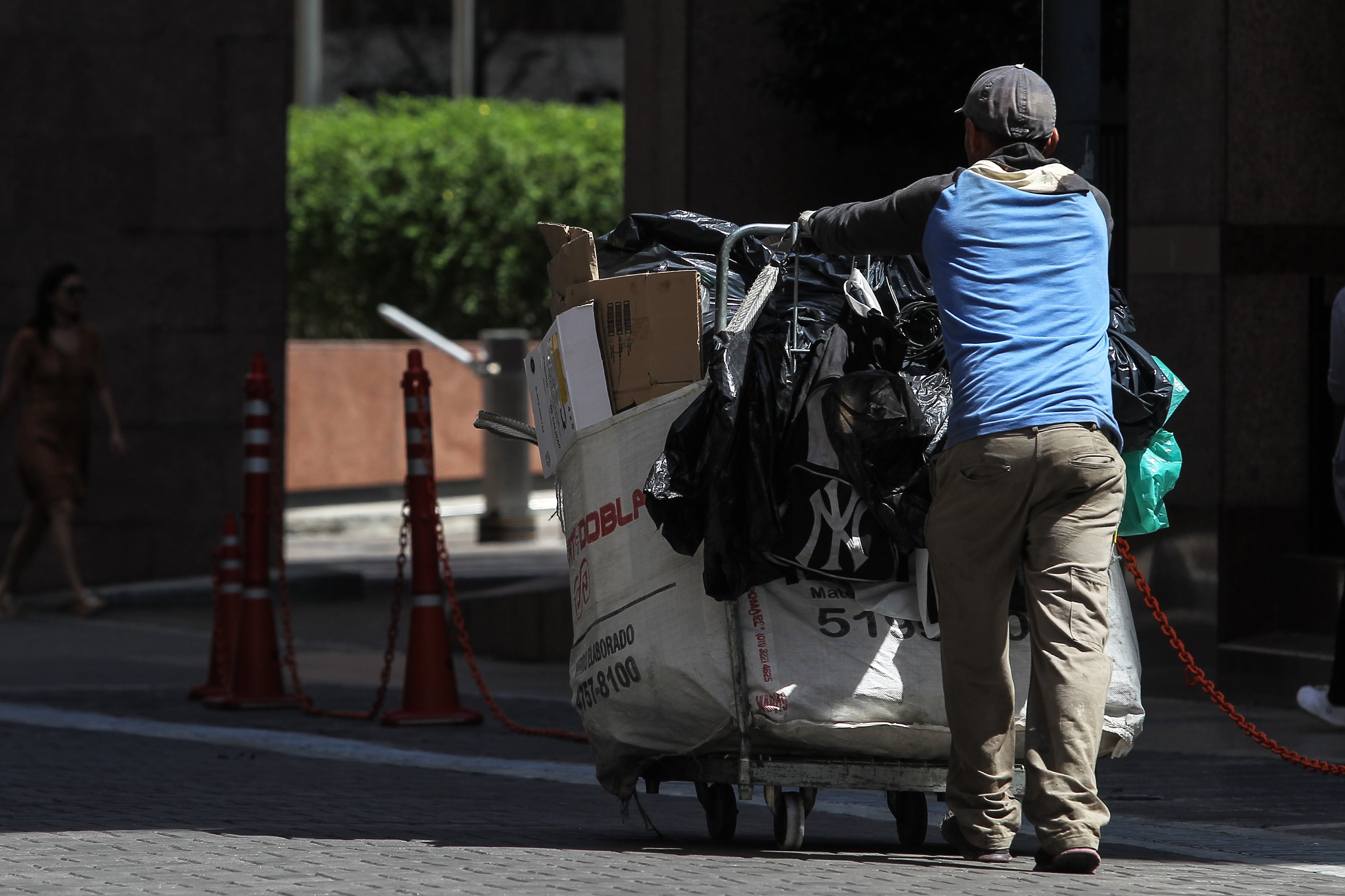 La apertura comercial y la recesión tienden a abaratar el precio del cartón.