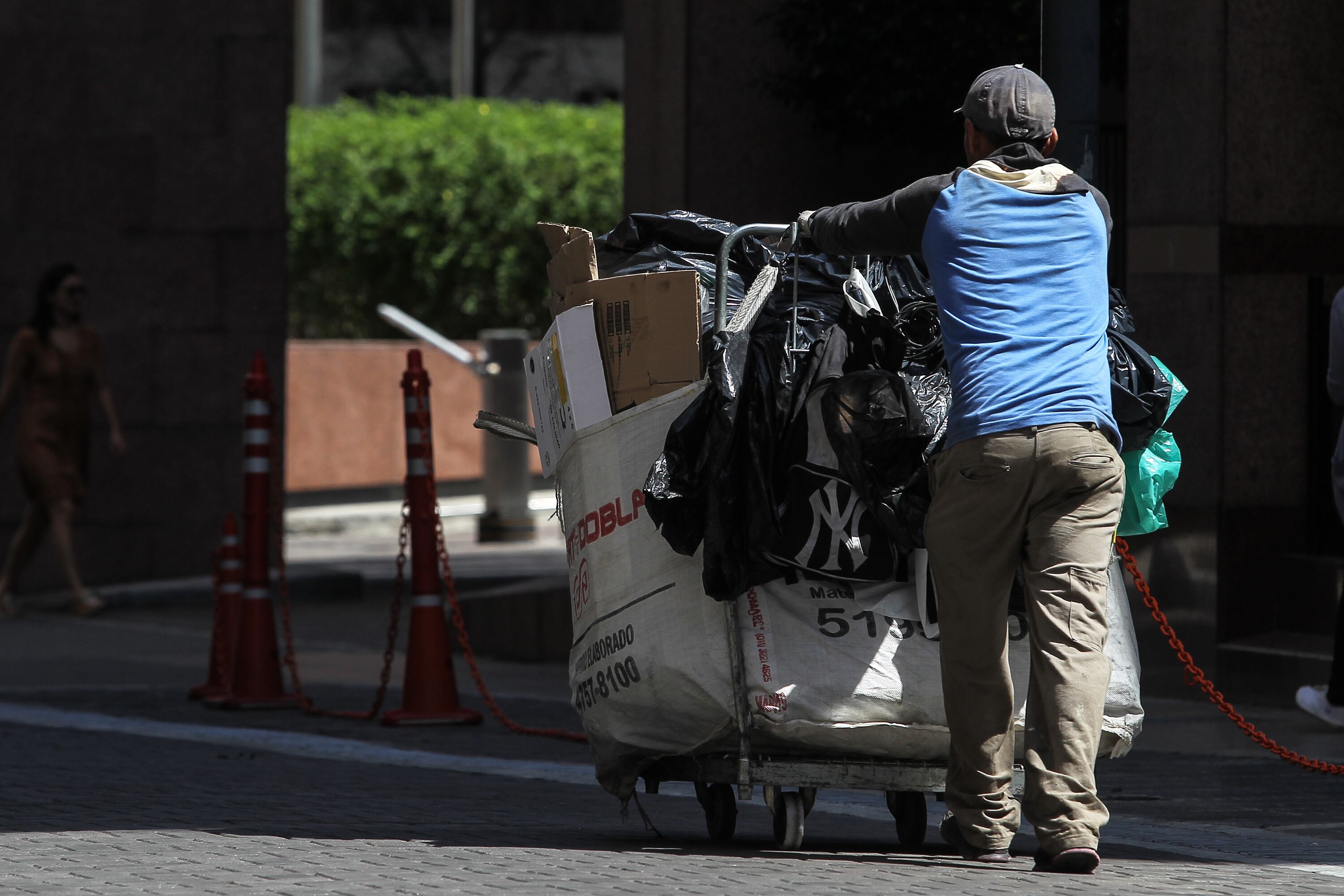 La apertura comercial y la recesión tienden a abaratar el precio del cartón.