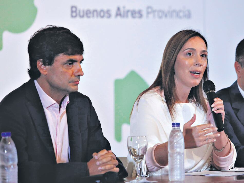 María Eugenia Vidal y su ministro de Economía, Hernán Lacunza, dispusieron el aumento de la luz.