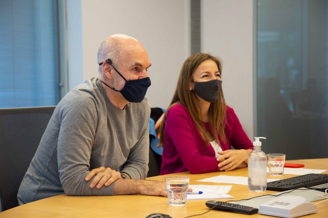 Horacio Rodríguez Larreta, jefe del gobierno porteño, junto a su ministra de Educación, Soledad Acuña.