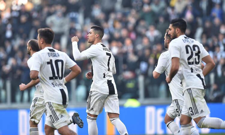 Cristiano Ronaldo celebra uno de sus goles a la Sampdoria.