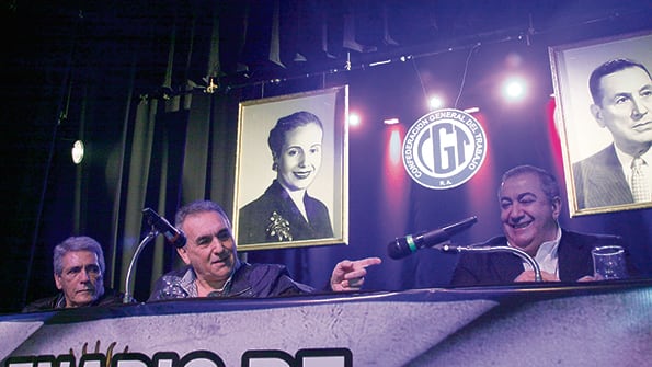 Los triunviros Carlos Acuña, Juan Carlos Schmid y Héctor Daer convocaron a un paro sin movilización.