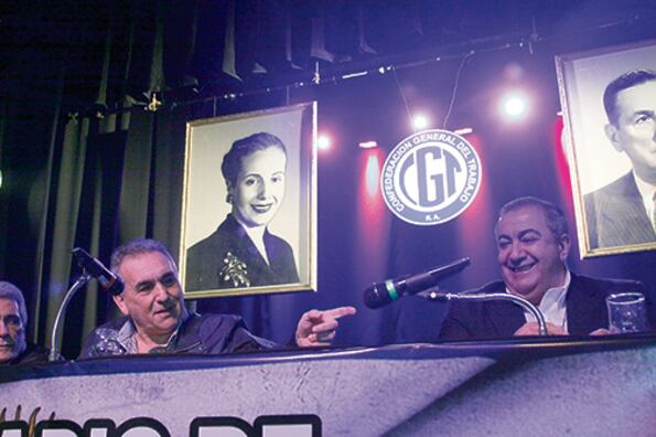 Los triunviros Carlos Acuña, Juan Carlos Schmid y Héctor Daer convocaron a un paro sin movilización.