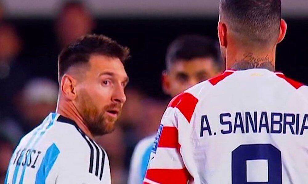 El cruce entre Messi y Sanabria. Imagen: captura de video
