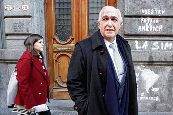 El abogado radical Ricardo Gil Lavedra ya cobró más de cuatro millones de pesos contratado por la AFIP.