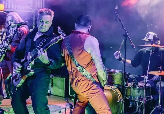 Roma Pagana está integrada por Andrea Prodan (guitarra y voz), Fabian "Rojo" Limardo (guitarra), Diego Segovia (bajo) y Diego Lavorato (batería).