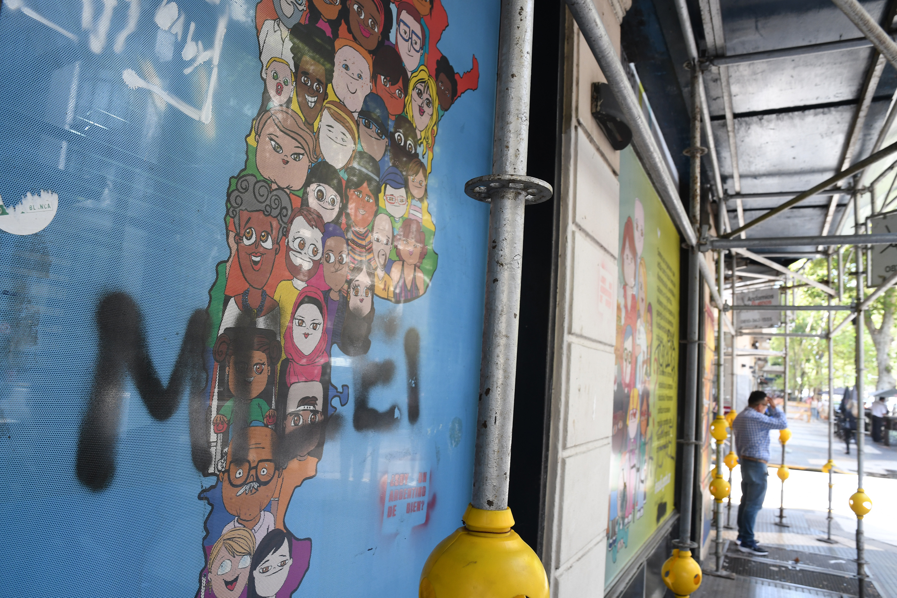 El 22 de febrero último, el gobierno anunció la eliminación del Instituto contra la Discriminación, la Xenofobia y el Racismo (INADI). Sin embargo, la decisión aún no se encuentra publicada en el Boletín Oficial.