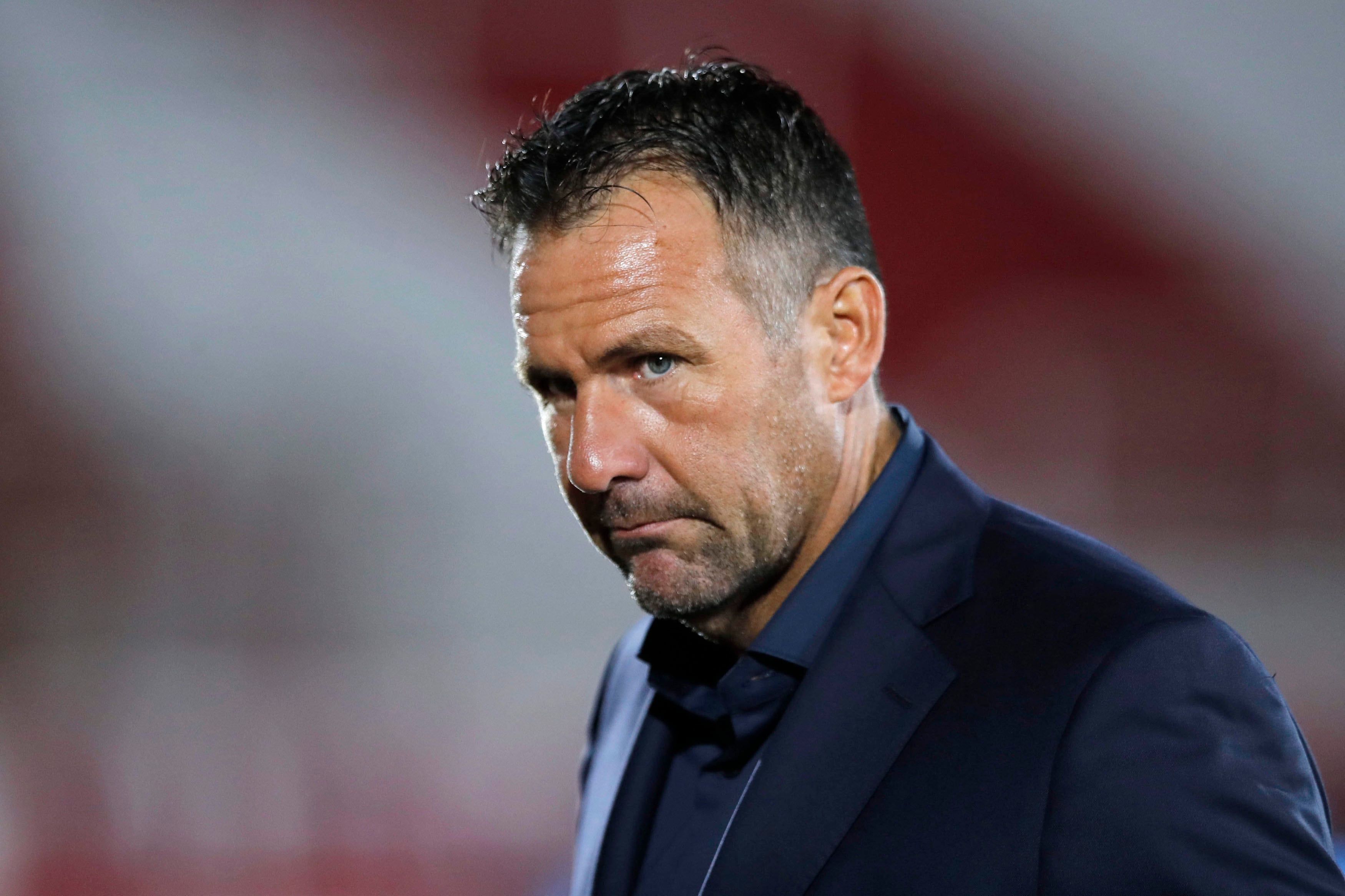 Dabove ya no es más DT de Instituto