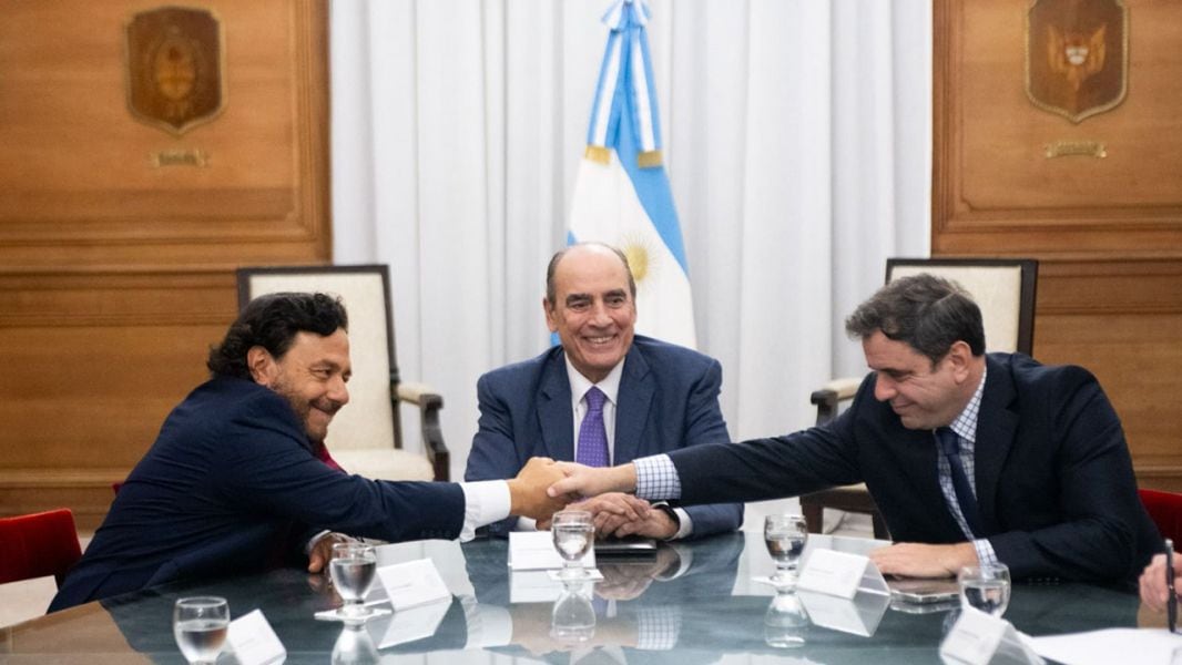 Sáenz junto a Francos y el secretario del Interior, Lisandro Catalán.