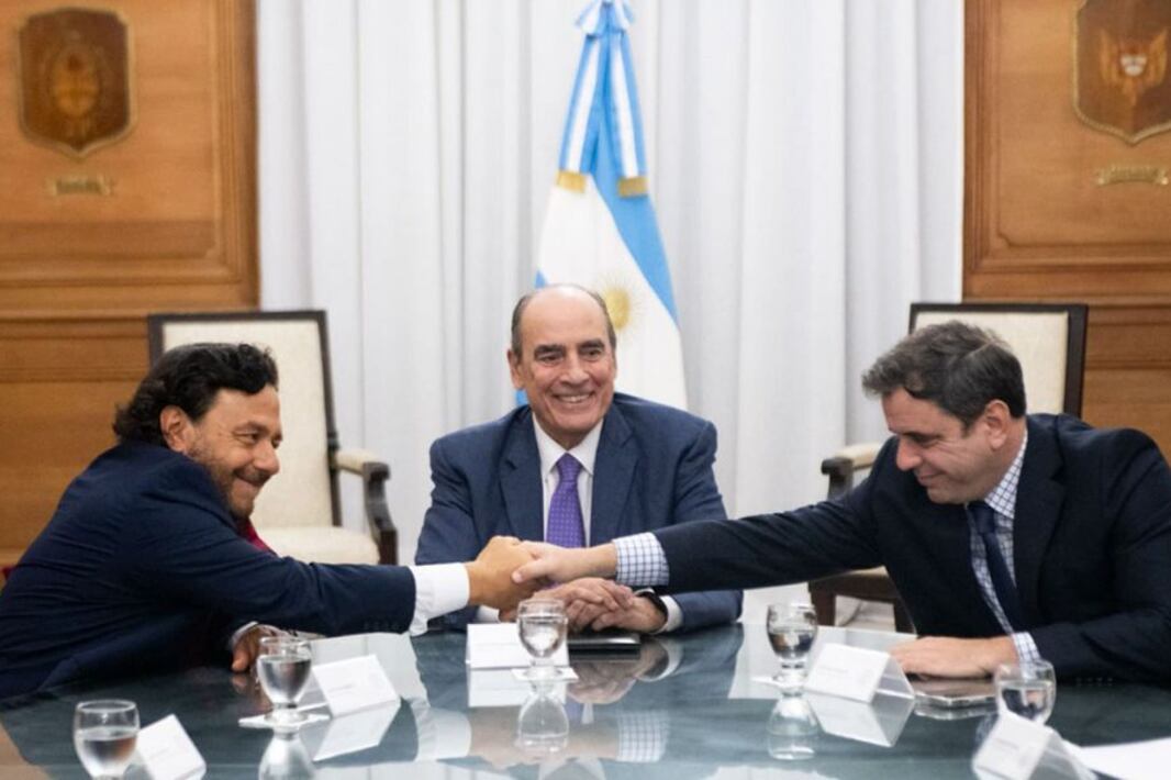 Sáenz junto a Francos y el secretario del Interior, Lisandro Catalán.