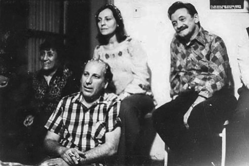 Haroldo Conti junto a Marta Scavac y el escritor uruguayo Mario Benedetti.