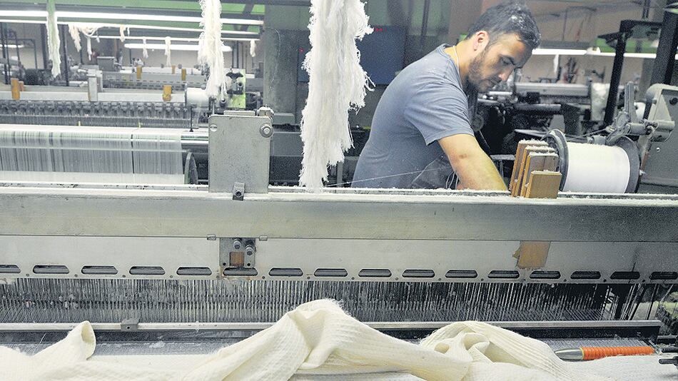 La industria percibe los efectos de la desincentivación de la demanda interna por pérdida del poder adquisitivo.