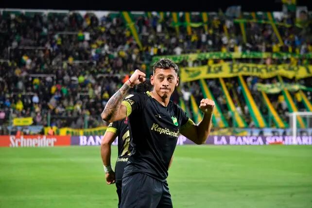 Osorio festeja el primer gol de Defensa