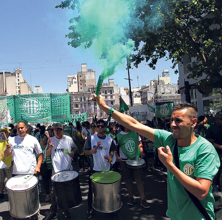 Los estatales se movilizaron junto con otros sindicatos y organizaciones sociales.