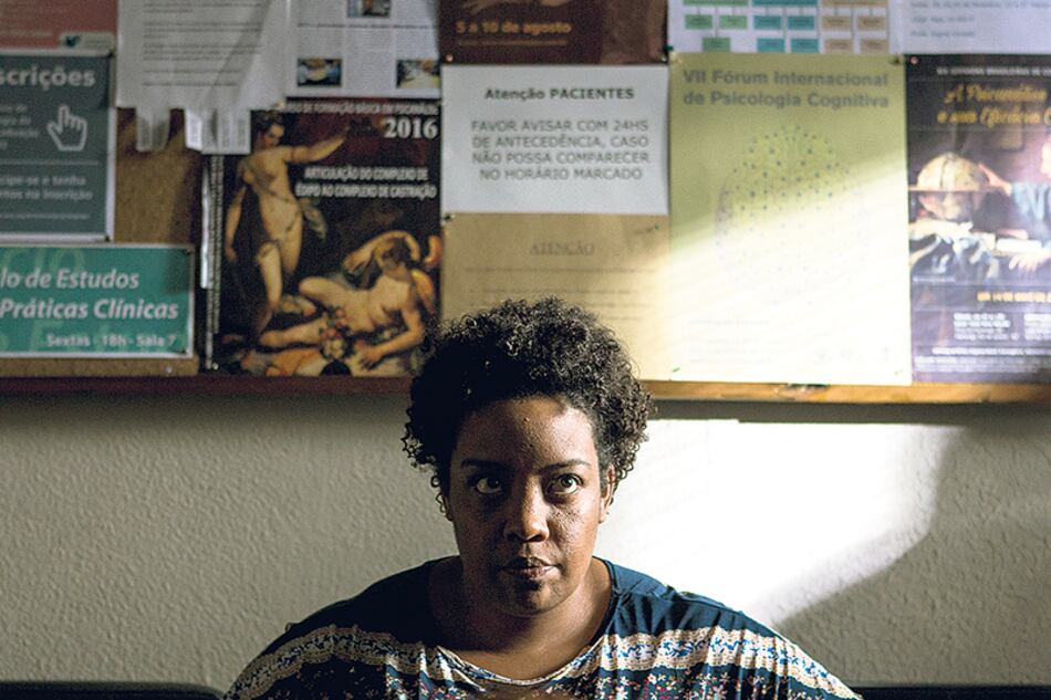 La actuación de Grace Passô es uno de los puntos fuertes de Plaza París.