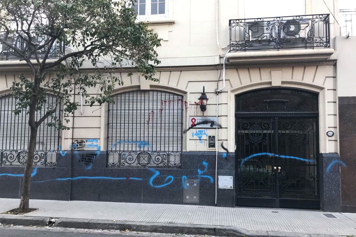 El frente de la Fundación Huésped.