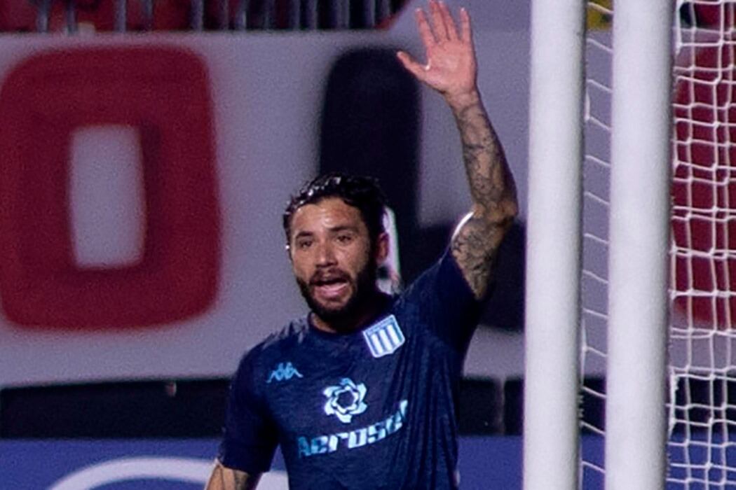 El chileno Mena se recuperó y quedó a disposición del DT Gago