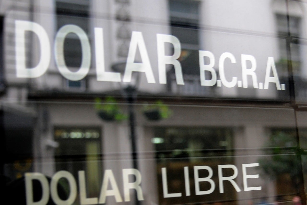 El dólar paralelo se ubicó en 140 pesos.