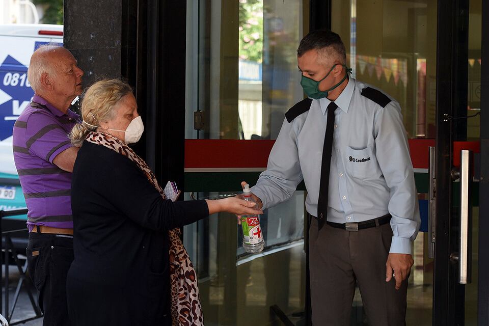La provisión de alcohol en gel fue constante ayer por la mañana