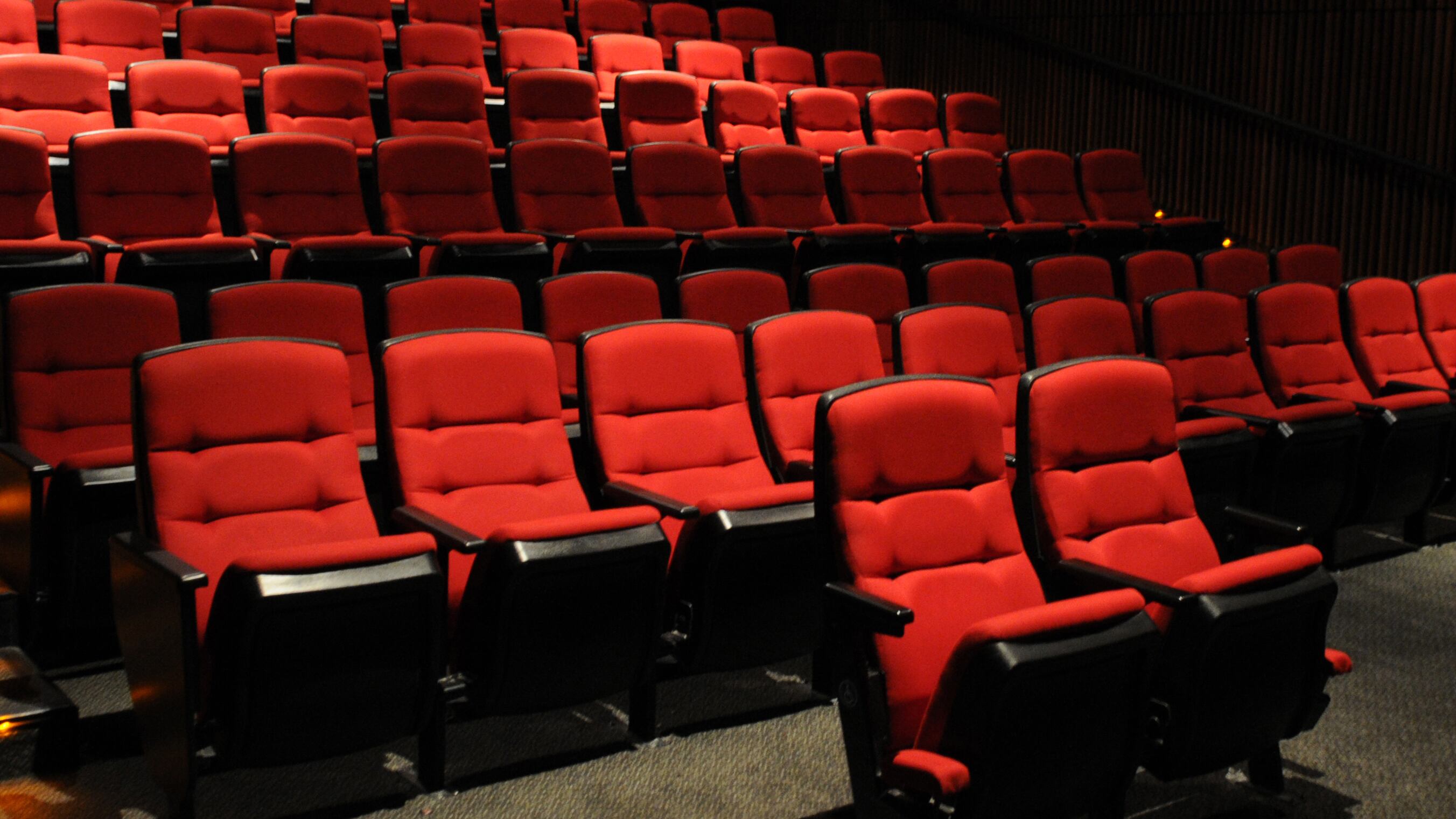 “Si la economía no arranca, el teatro no funciona”, dice el empresario Sebastián Blutrach. 