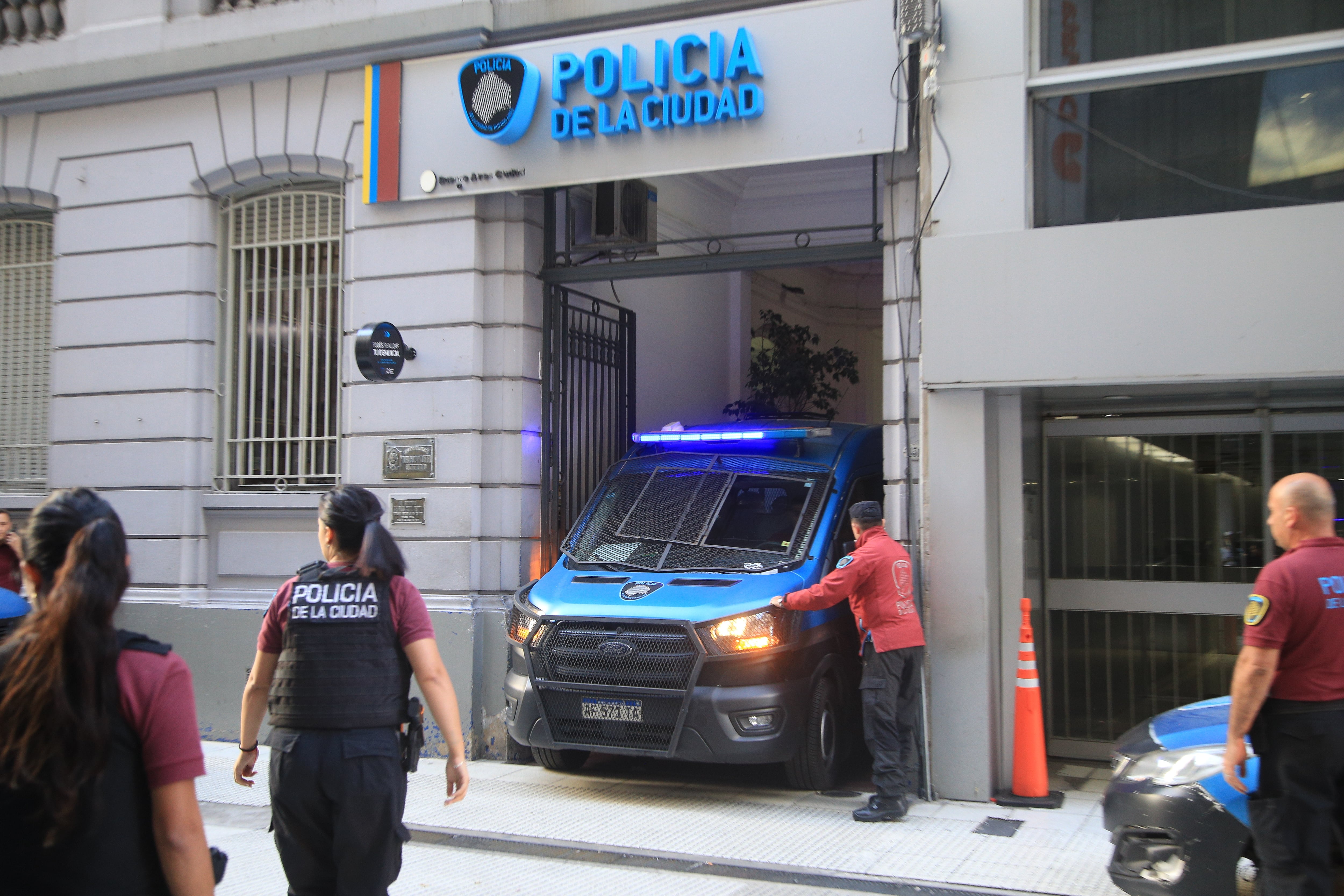 Comenzarán a aliviar las comisarías de presos.