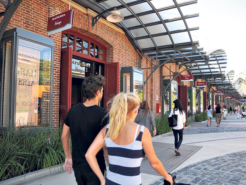 Las ventas en shoppings subieron, en pesos, 21 por ciento en un año, la mitad del salto inflacionario.