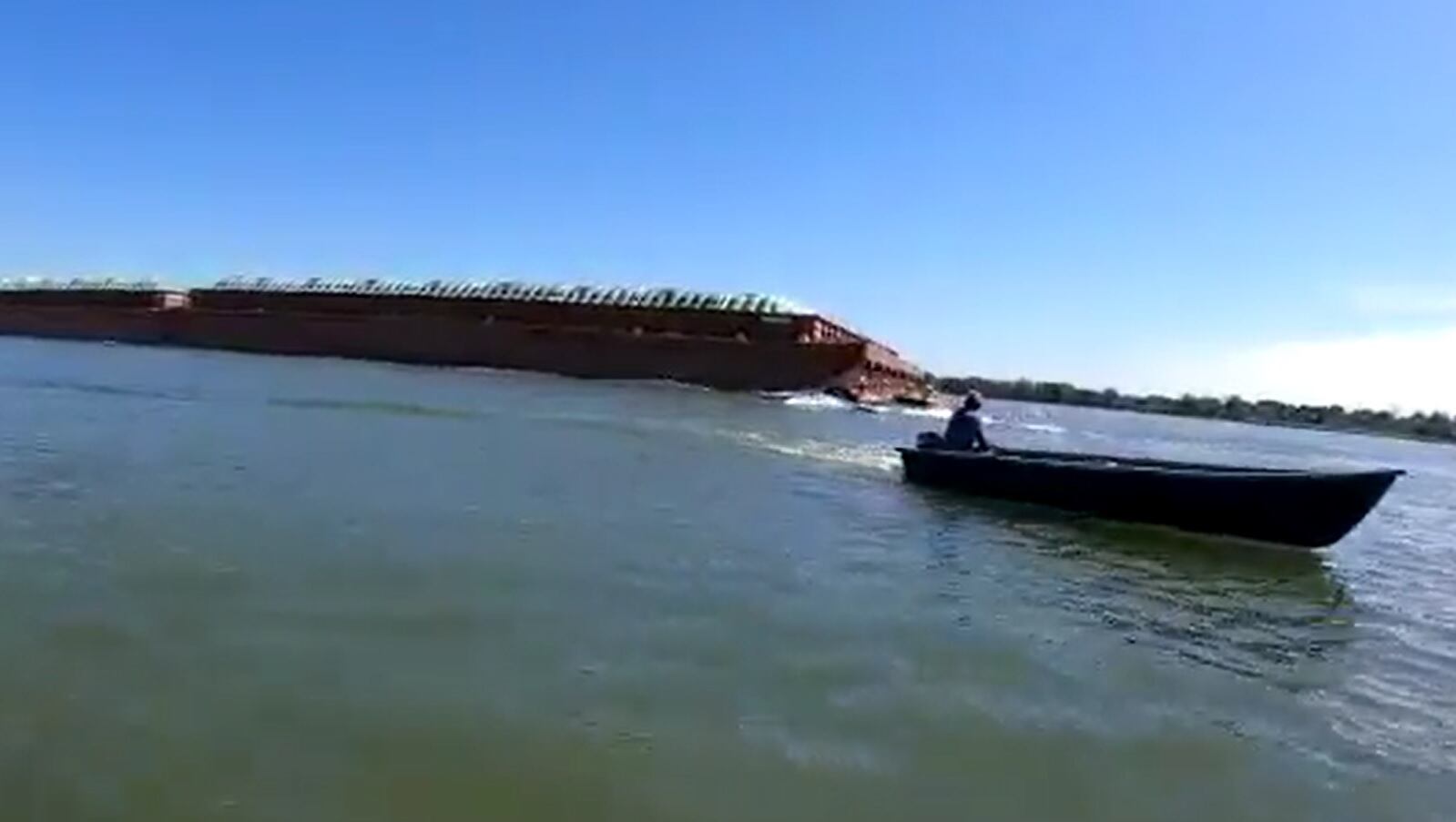 El accidente se produjo en horas de la mañana del sábado en una zona de alto tráfico fluvial. 