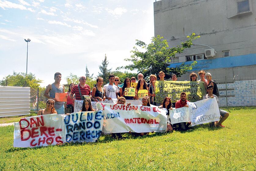 Padres y docentes de la secundaria Federico García Lorca salen “en defensa del patio”.