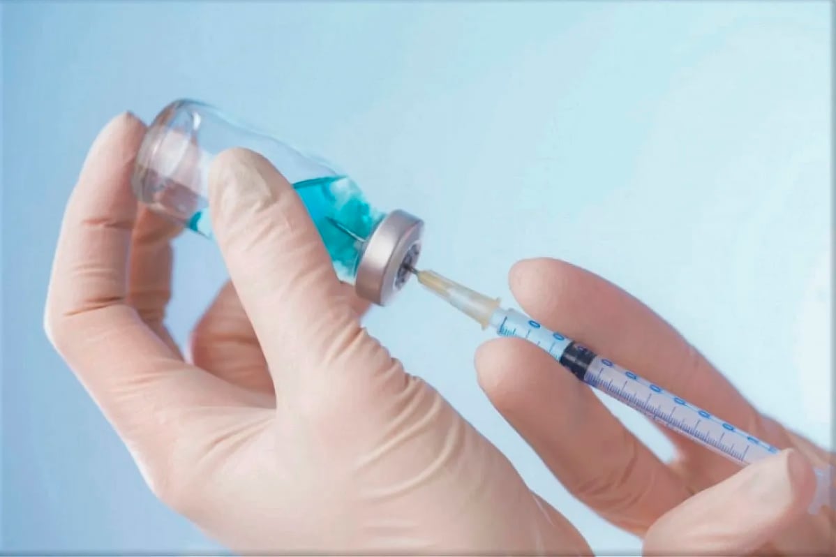 El Ministerio de Salud bonaerense recordó que la vacuna de la gripe y la del Covid-19 son compatibles.