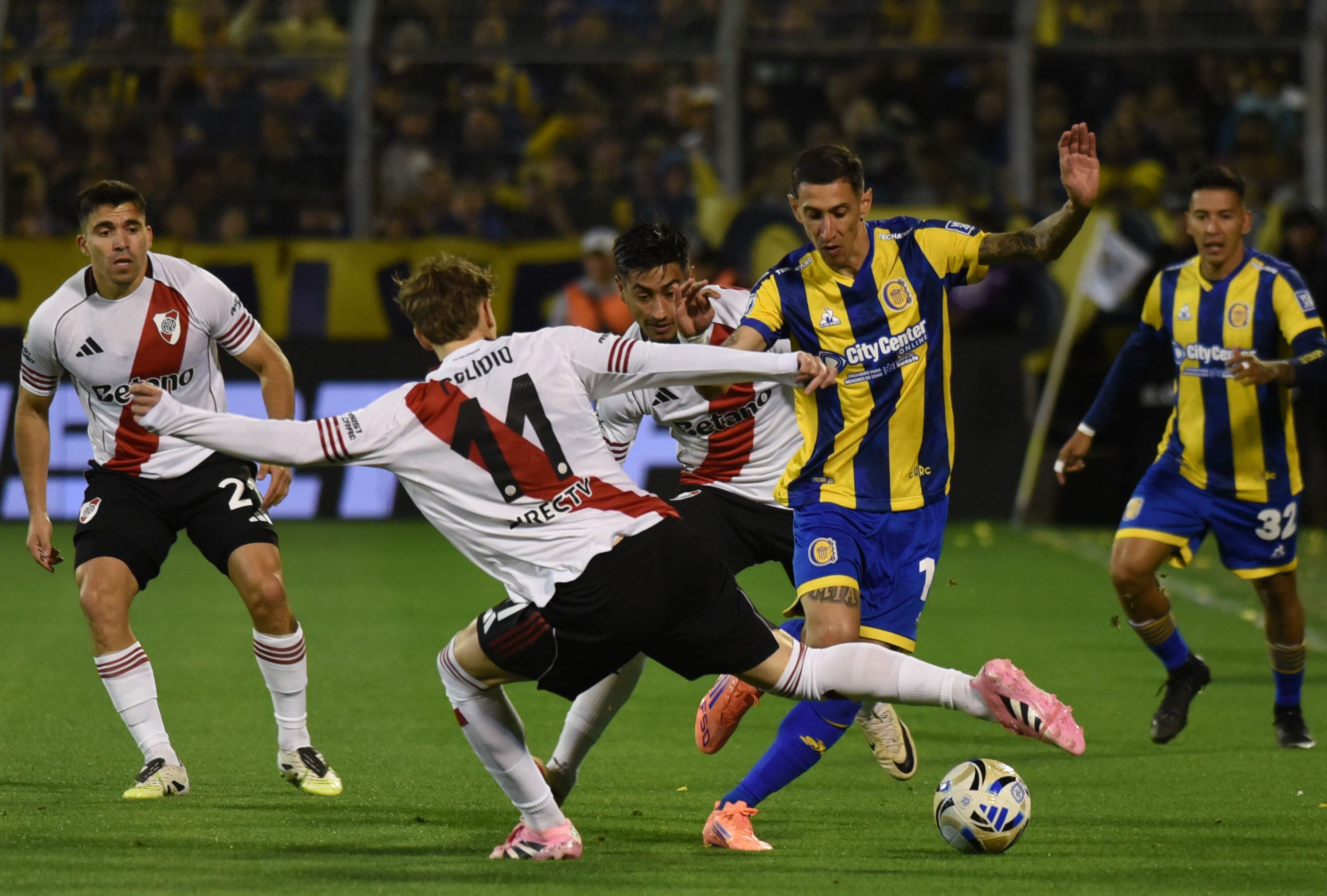Di María fue la figura de la noche en Arroyito