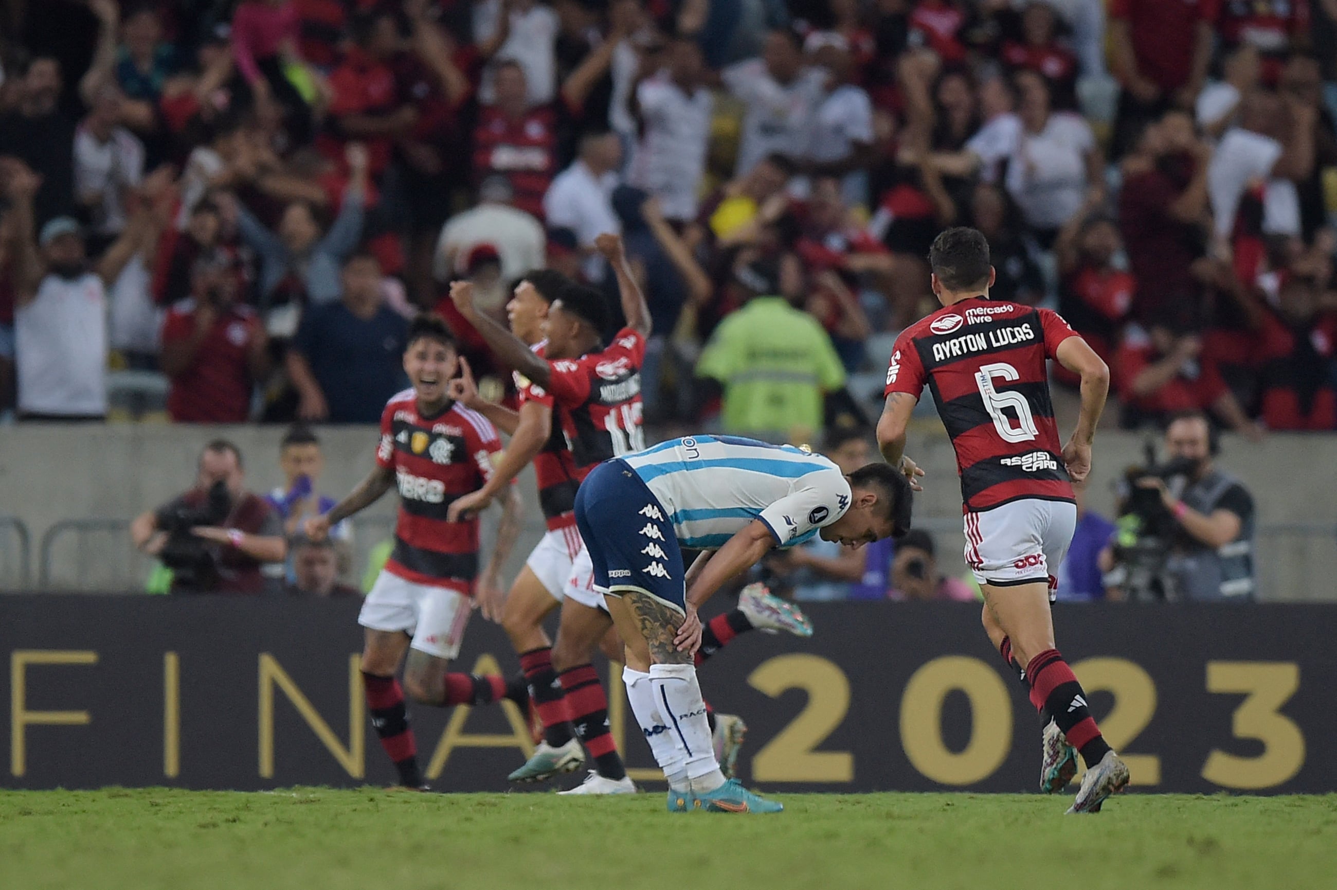Todo Flamengo celebra el gol de Victor Hugo, que puso cifras definitivas al partido (Foto: AFP).