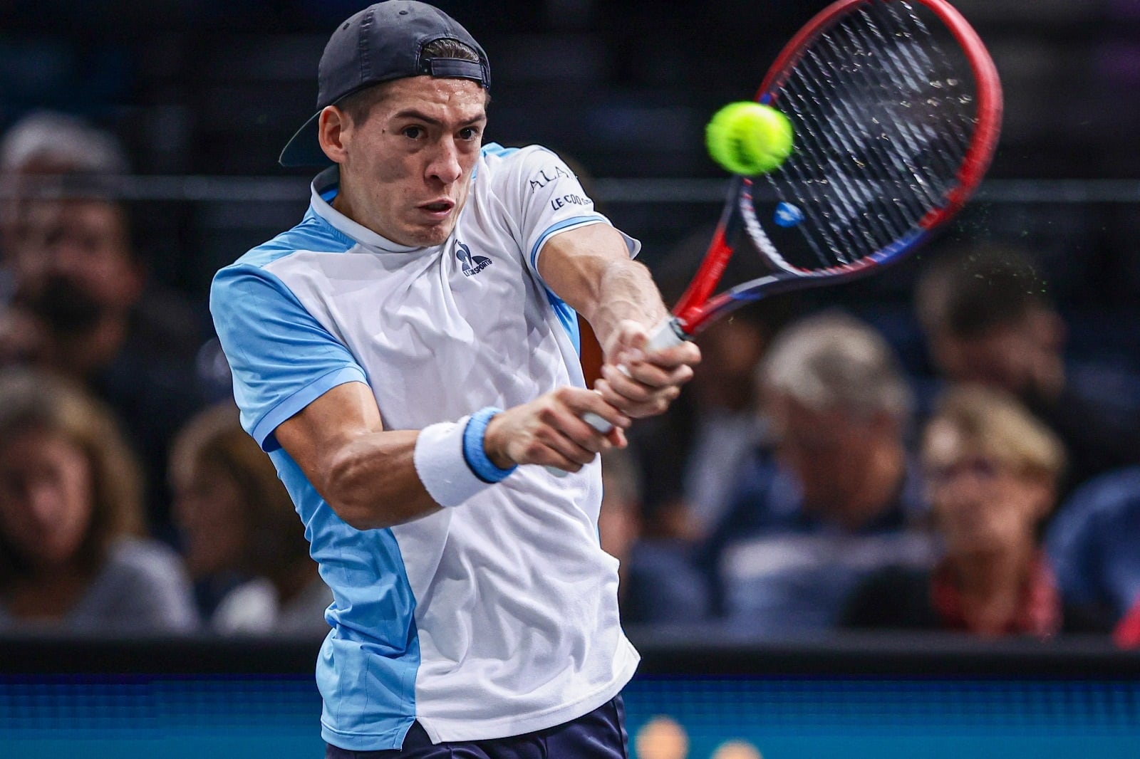 Báez cayó en el estreno en París