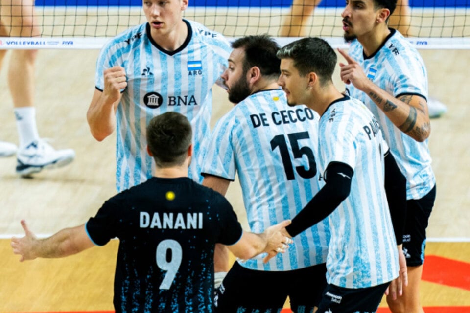 La selección argentina de vóley juega ante Polonia por el Preolímpico 2023.