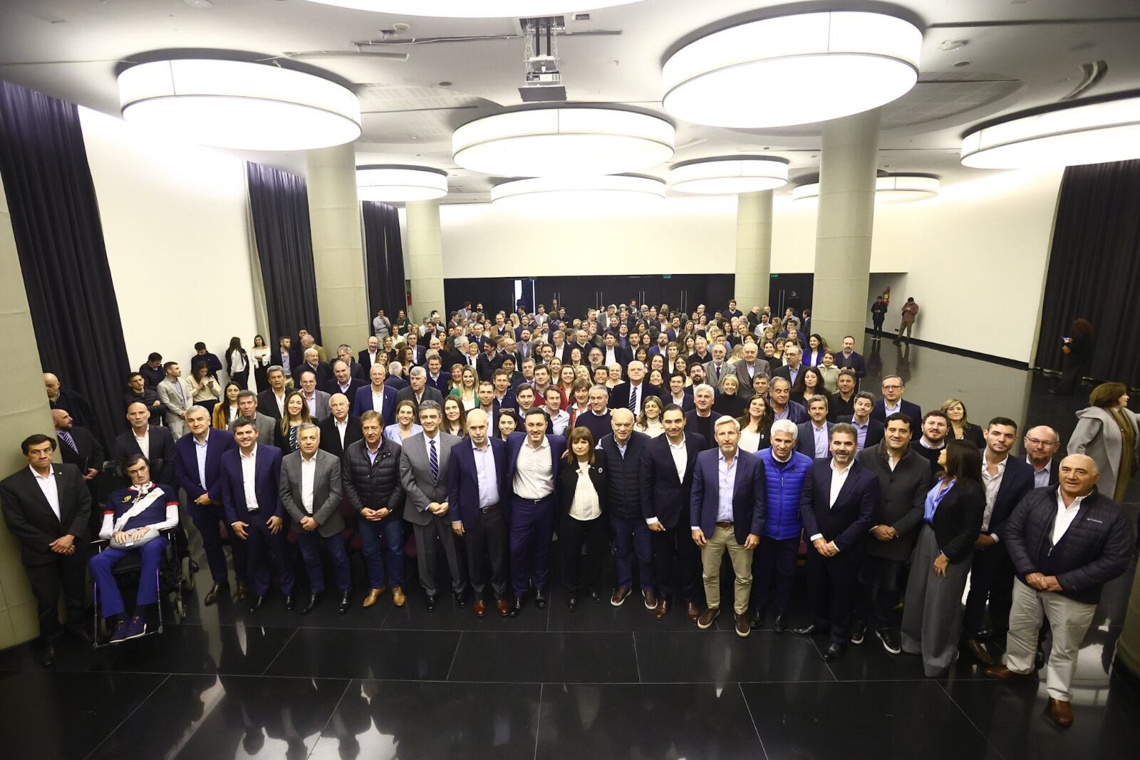 Patricia Bullrich logró la foto que quería con la plana mayor de Juntos por el Cambio.