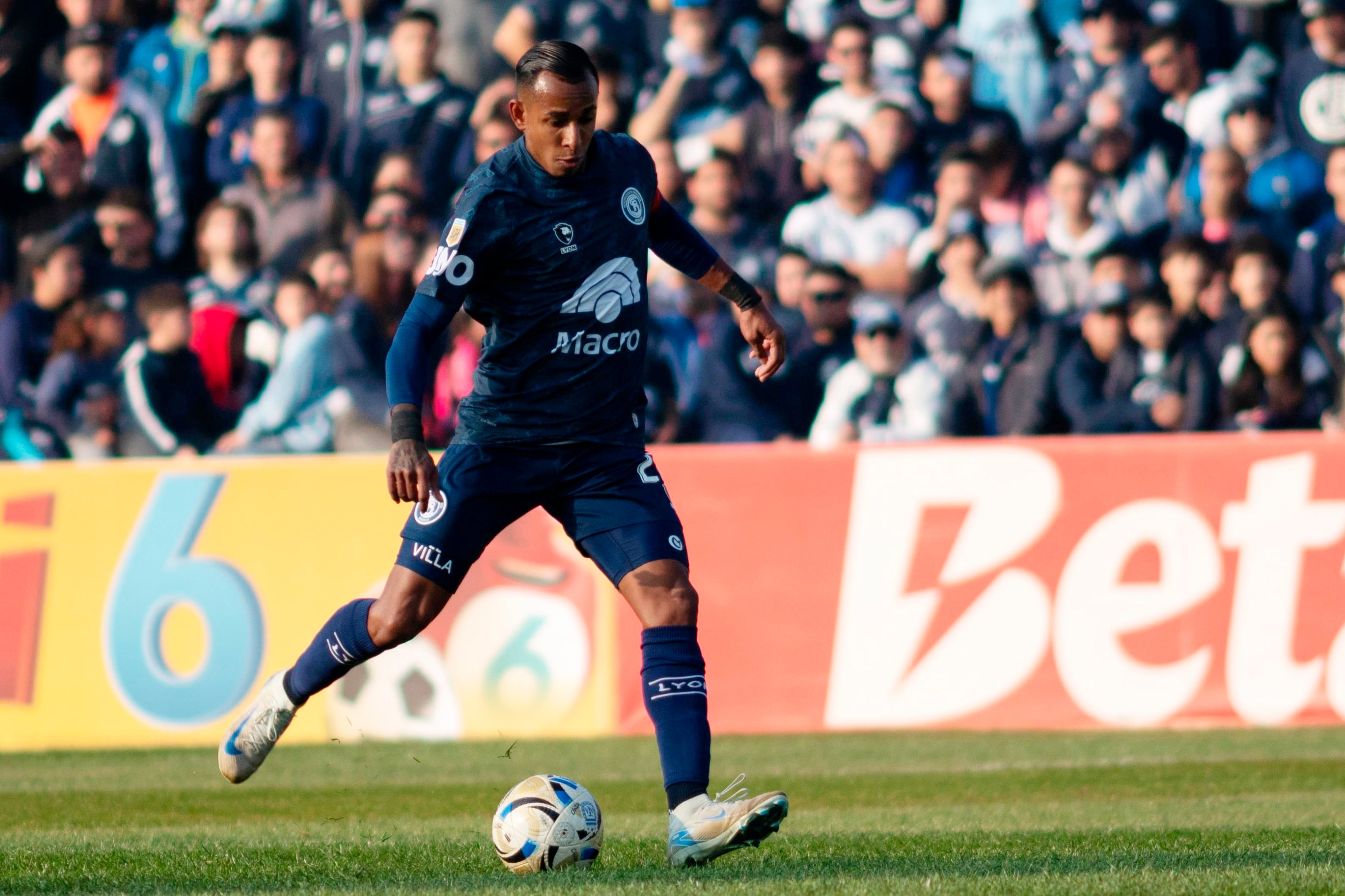 El colombiano Villa es figura en Independiente Rivadavia