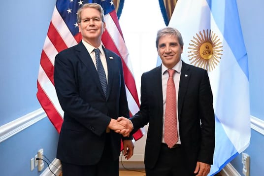 La foto publicada por Scott Bessent tras el encuentro con Luis Caputo